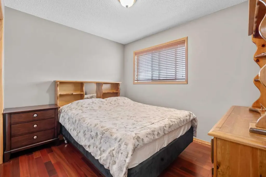 47 Coral Springs Close Calgary AB T3J 3S4