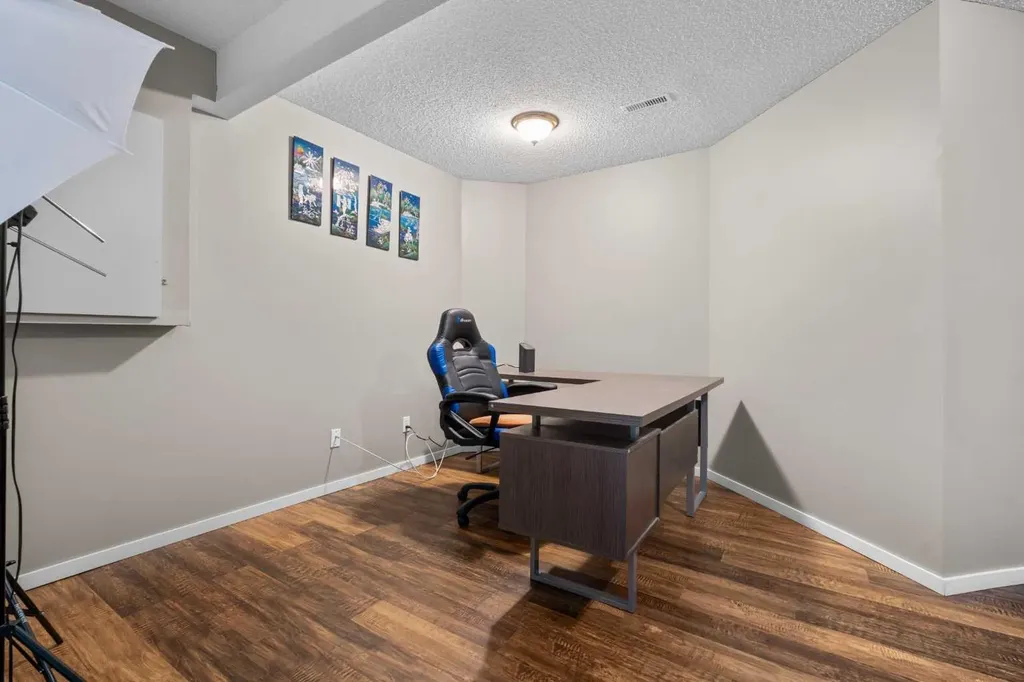 47 Coral Springs Close Calgary AB T3J 3S4