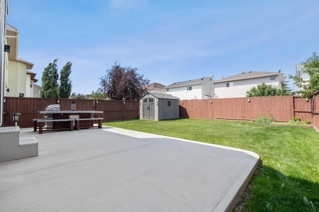 47 Coral Springs Close Calgary AB T3J 3S4