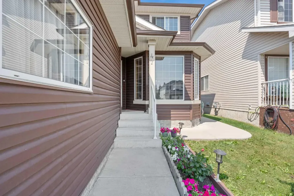 47 Coral Springs Close Calgary AB T3J 3S4