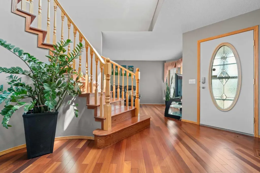 47 Coral Springs Close Calgary AB T3J 3S4