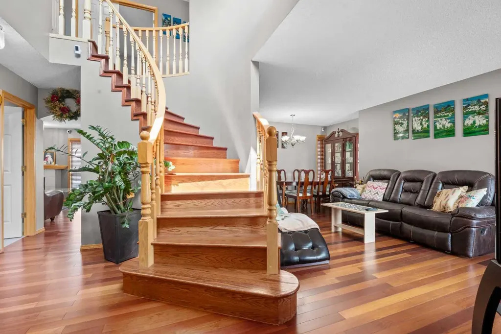 47 Coral Springs Close Calgary AB T3J 3S4