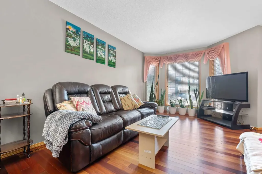 47 Coral Springs Close Calgary AB T3J 3S4