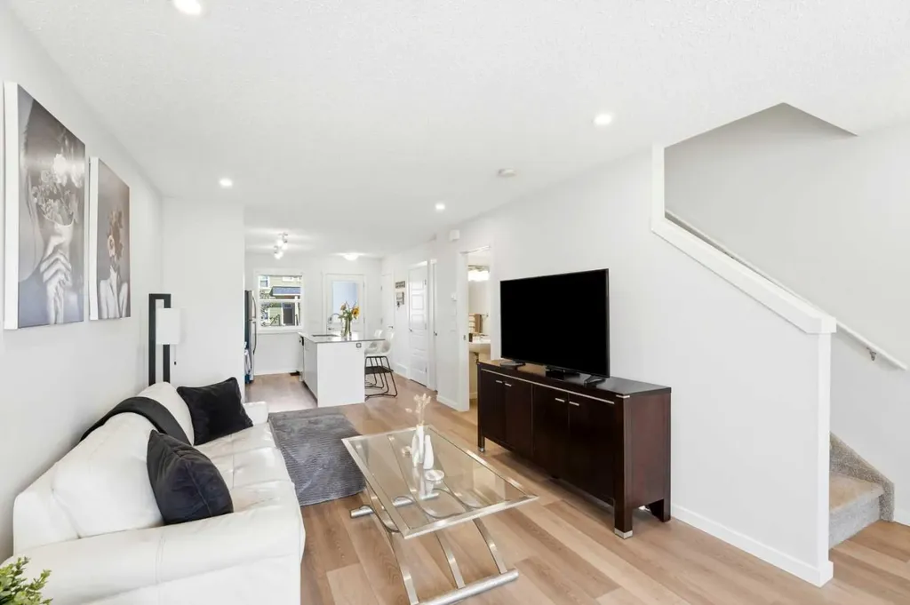 412 Cranbrook Square SE Calgary AB T3M 2X1