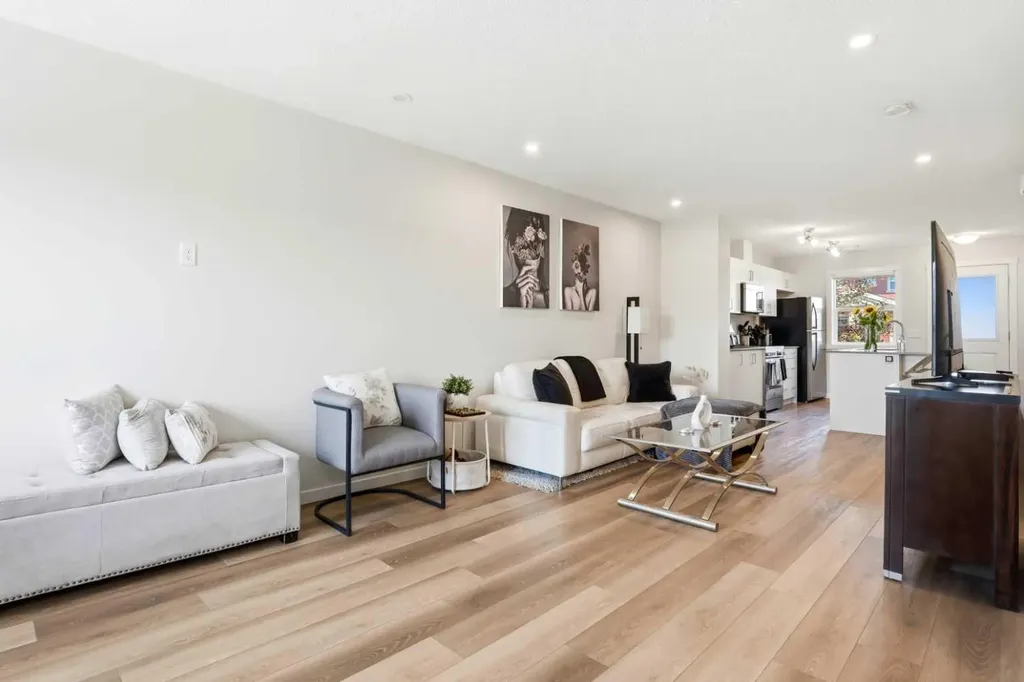 412 Cranbrook Square SE Calgary AB T3M 2X1