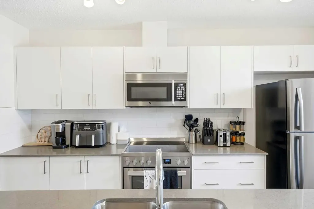 412 Cranbrook Square SE Calgary AB T3M 2X1