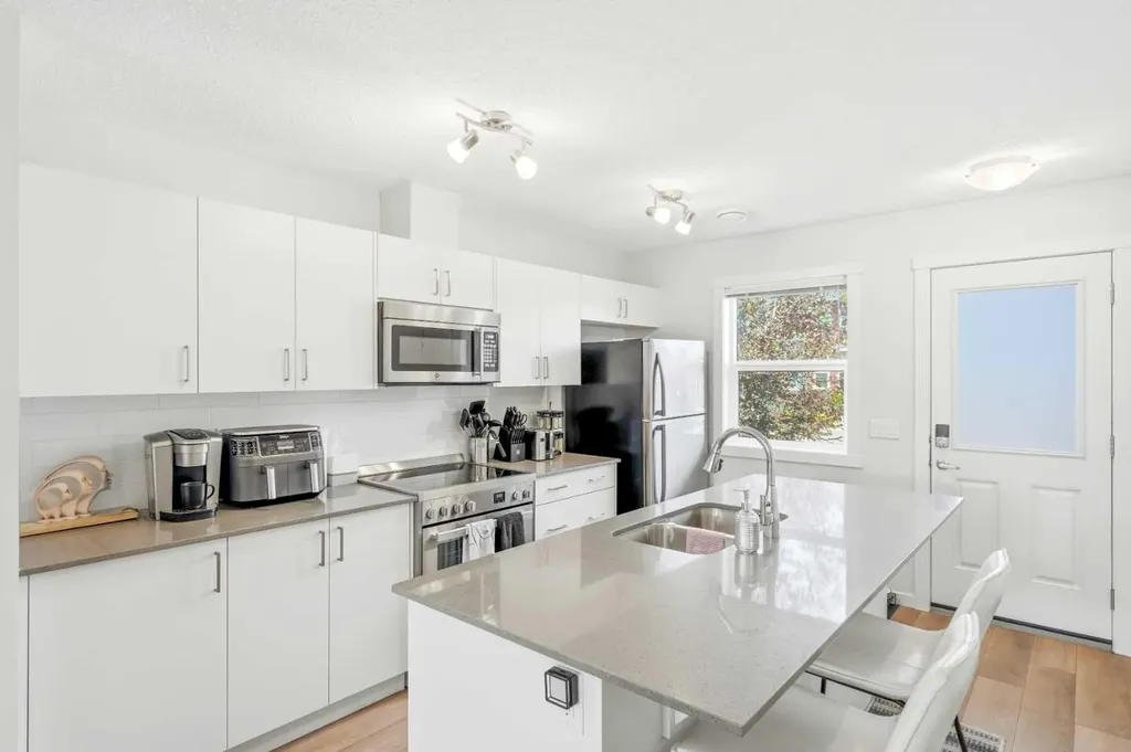 412 Cranbrook Square SE Calgary AB T3M 2X1