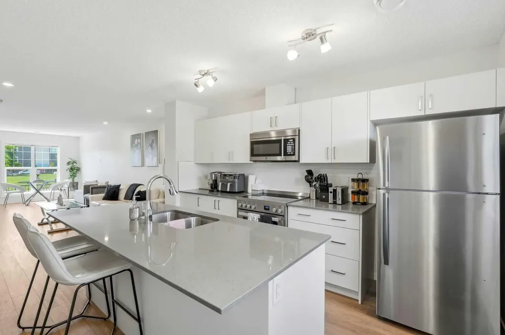 412 Cranbrook Square SE Calgary AB T3M 2X1