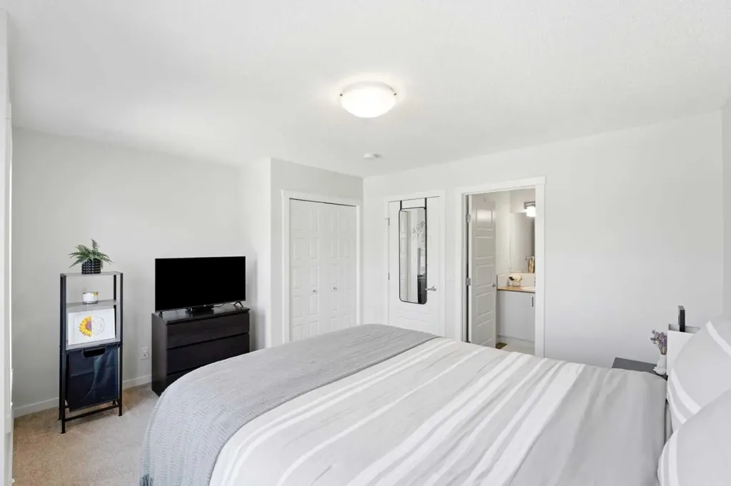 412 Cranbrook Square SE Calgary AB T3M 2X1