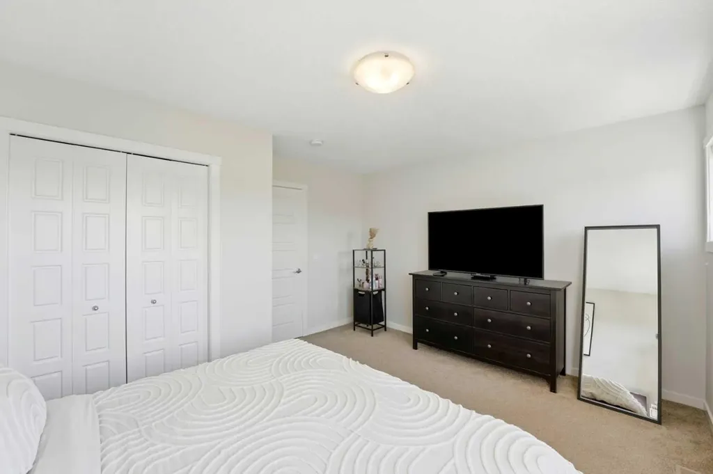 412 Cranbrook Square SE Calgary AB T3M 2X1