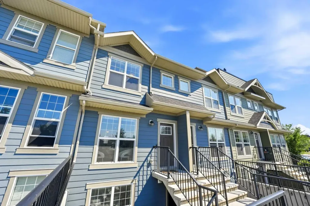 412 Cranbrook Square SE Calgary AB T3M 2X1