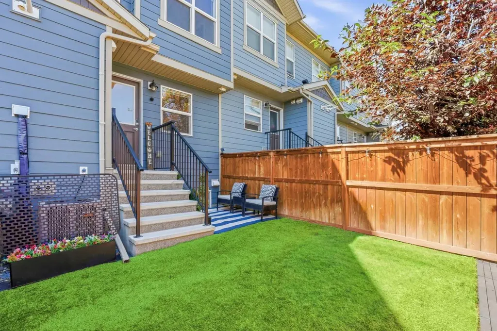 412 Cranbrook Square SE Calgary AB T3M 2X1