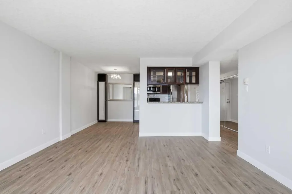 429 14 Street NW Calgary AB T2N 2A3