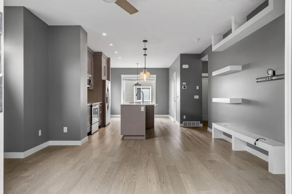 111 Rainbow Falls Gate Chestermere AB T1X0Z5