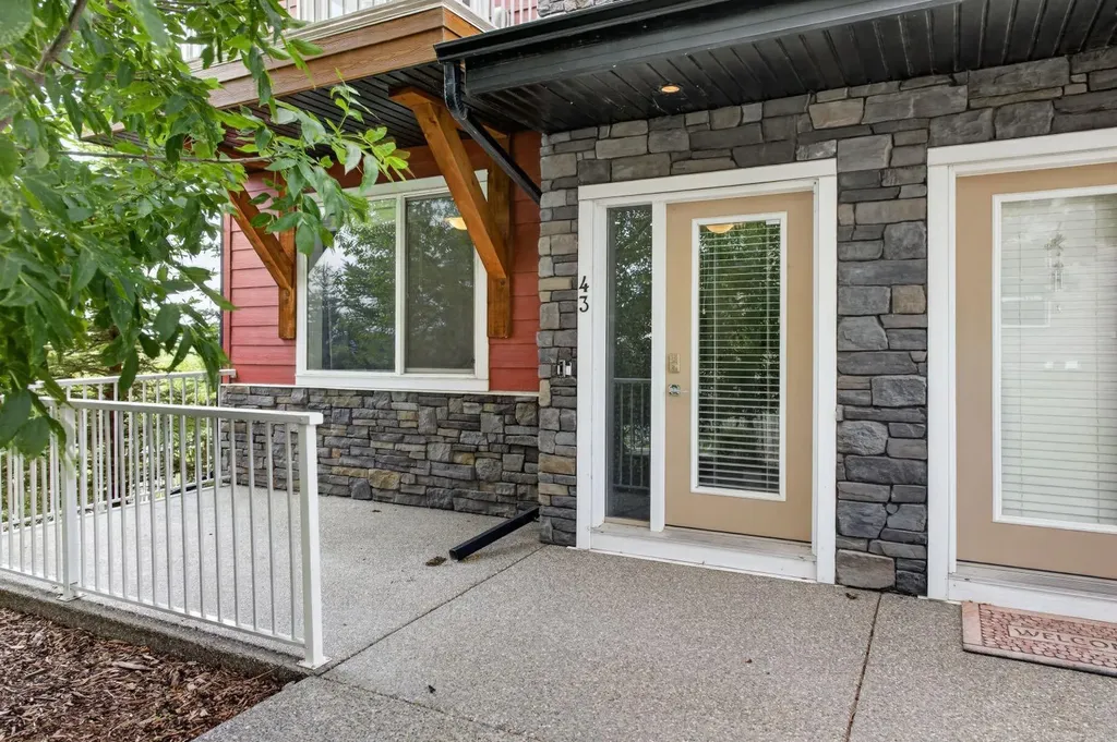 111 Rainbow Falls Gate Chestermere AB T1X0Z5