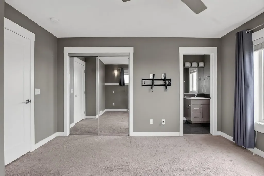 111 Rainbow Falls Gate Chestermere AB T1X0Z5