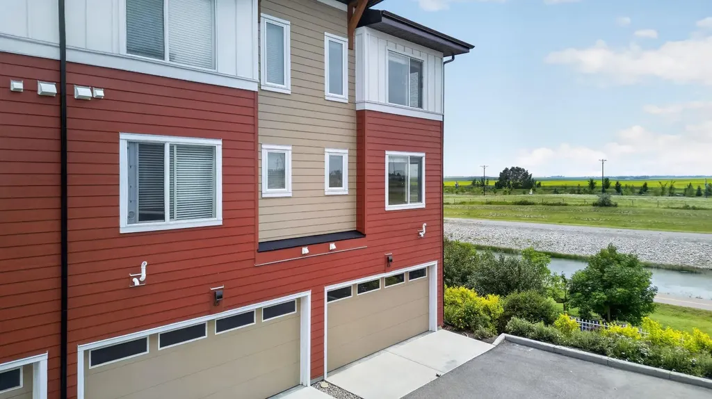 111 Rainbow Falls Gate Chestermere AB T1X0Z5