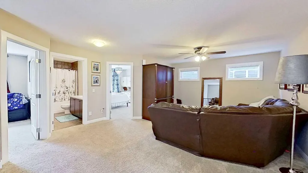 31 Ravenslea Crescent SE Airdrie AB T4A 0H3