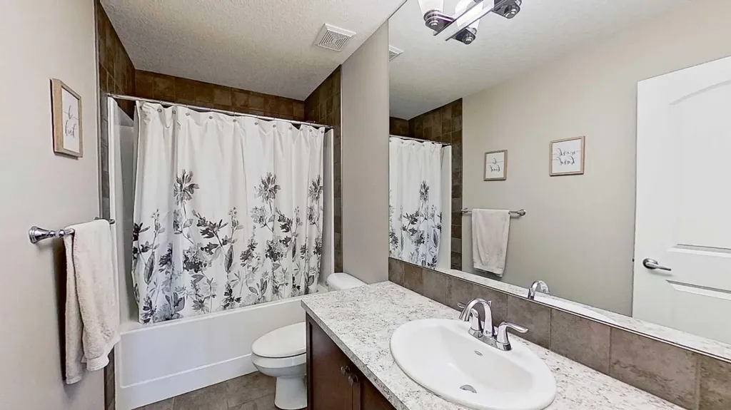 31 Ravenslea Crescent SE Airdrie AB T4A 0H3