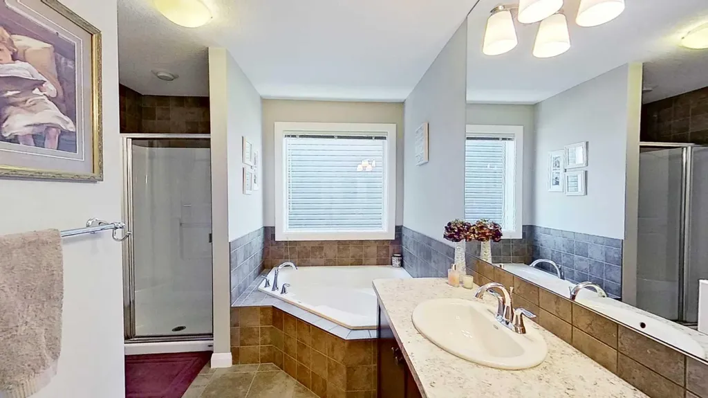 31 Ravenslea Crescent SE Airdrie AB T4A 0H3