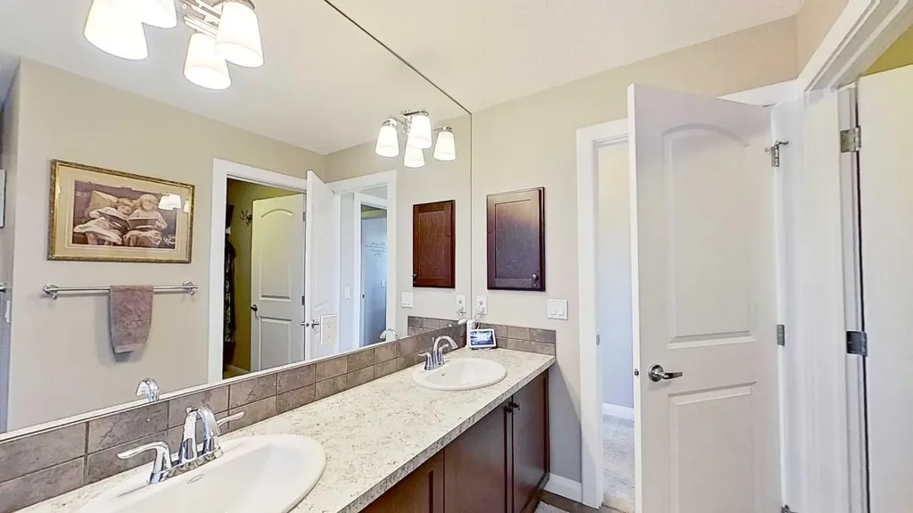 31 Ravenslea Crescent SE Airdrie AB T4A 0H3