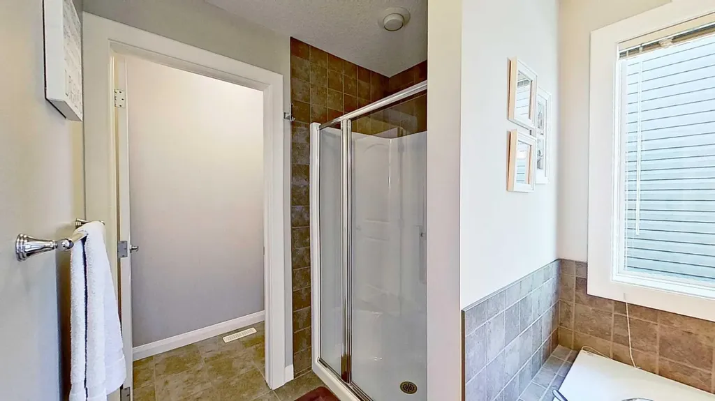 31 Ravenslea Crescent SE Airdrie AB T4A 0H3