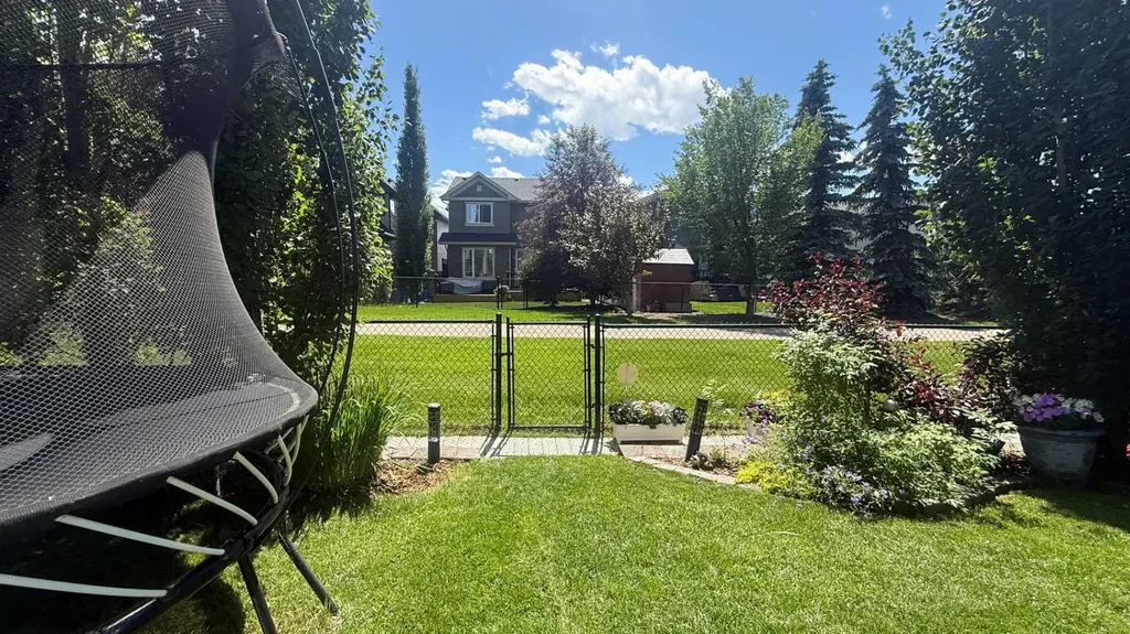 31 Ravenslea Crescent SE Airdrie AB T4A 0H3