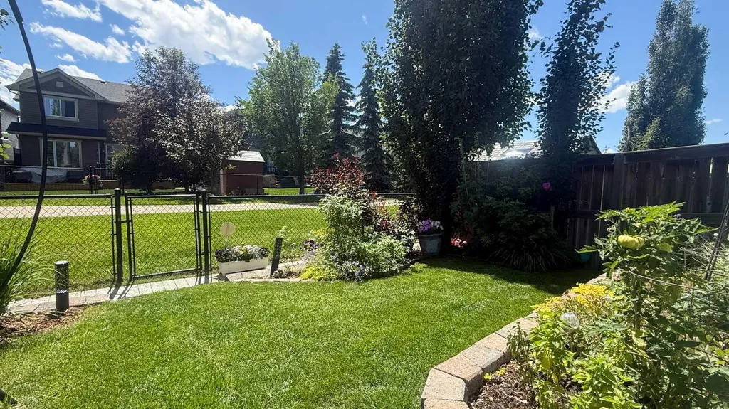 31 Ravenslea Crescent SE Airdrie AB T4A 0H3