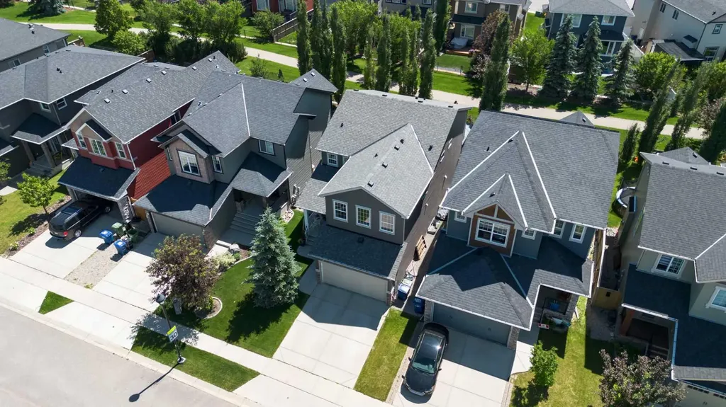 31 Ravenslea Crescent SE Airdrie AB T4A 0H3