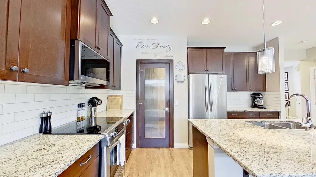 31 Ravenslea Crescent SE Airdrie AB T4A 0H3