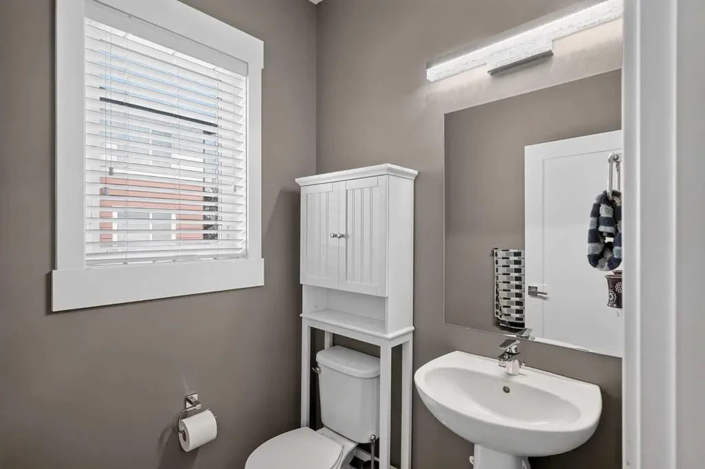 111 Rainbow Falls Gate Chestermere AB T1X 0Z4