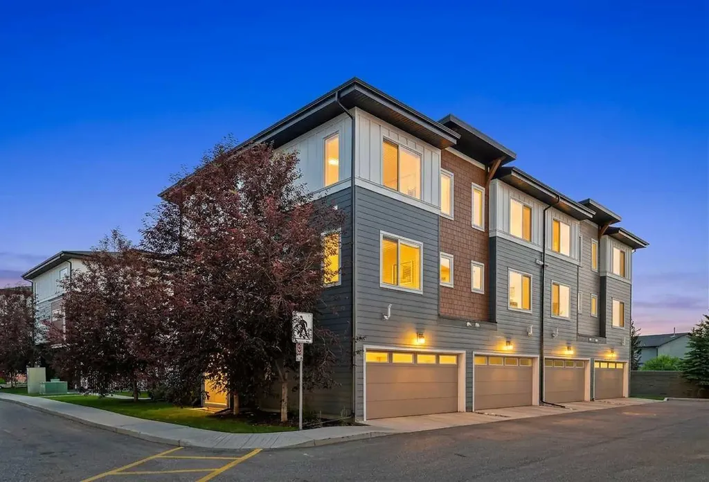111 Rainbow Falls Gate Chestermere AB T1X 0Z4