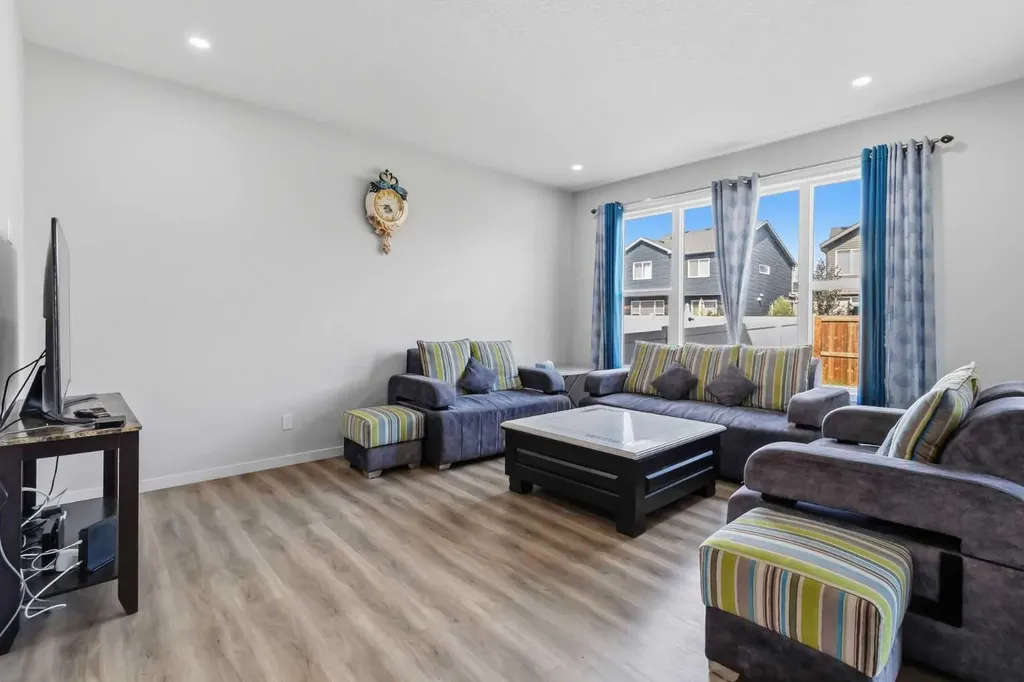 62 Wolf Hollow Way SE Calgary AB T2X 1T8