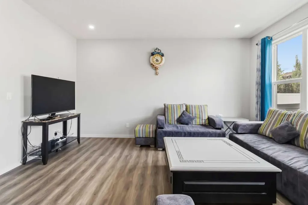 62 Wolf Hollow Way SE Calgary AB T2X 1T8