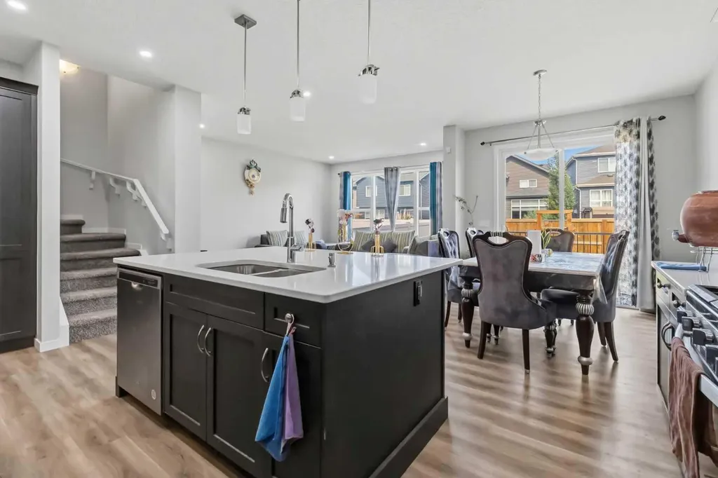 62 Wolf Hollow Way SE Calgary AB T2X 1T8