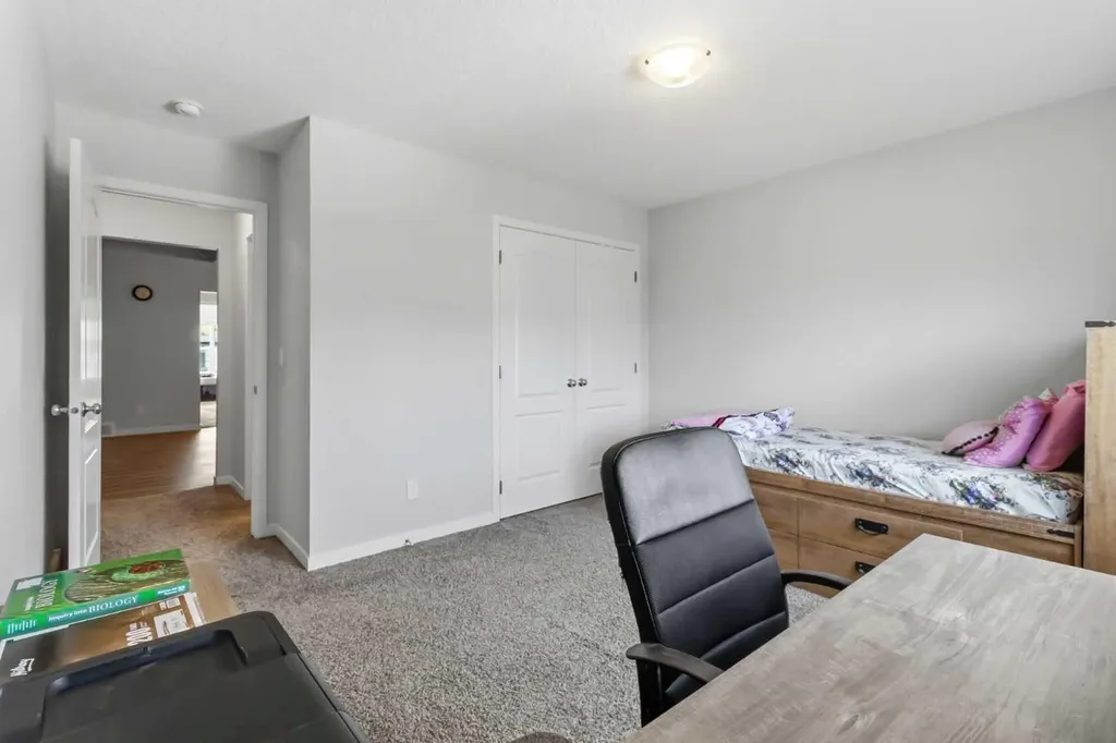 62 Wolf Hollow Way SE Calgary AB T2X 1T8
