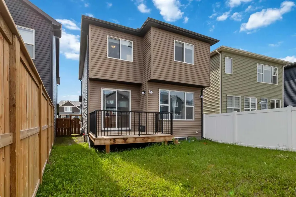 62 Wolf Hollow Way SE Calgary AB T2X 1T8