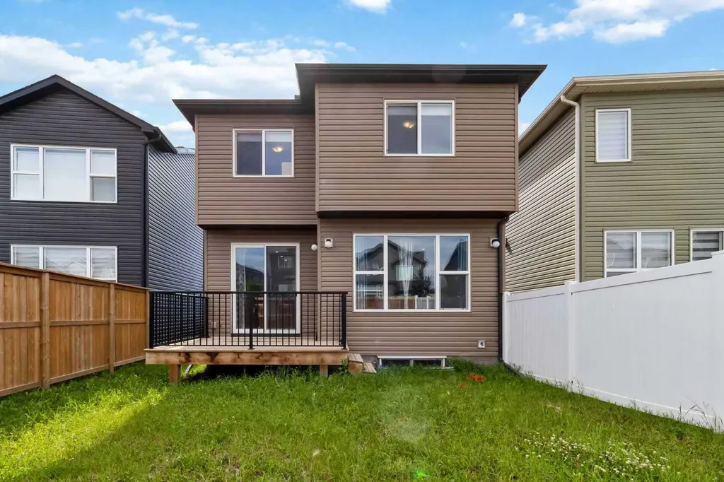 62 Wolf Hollow Way SE Calgary AB T2X 1T8
