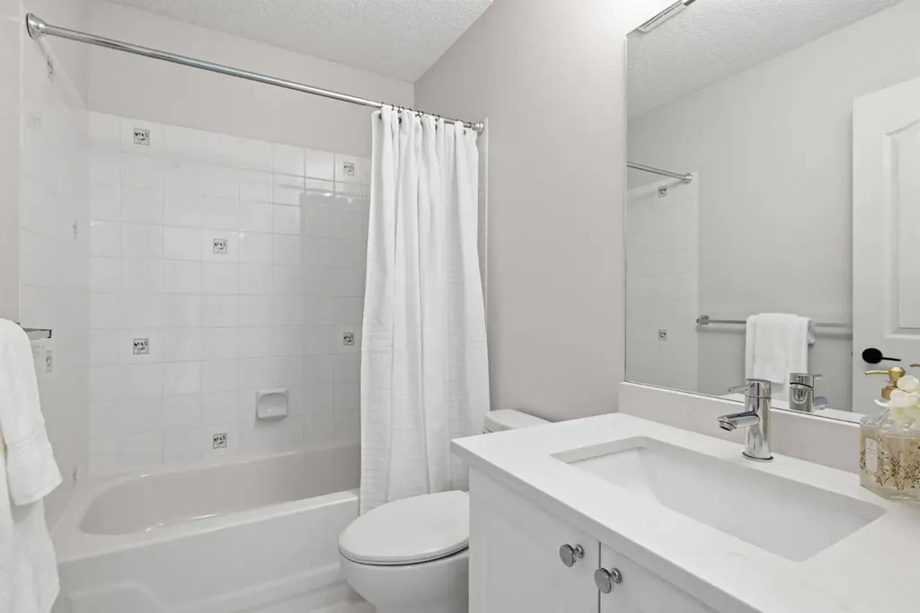 271 Sienna Park View SW Calgary AB T3H 3L2
