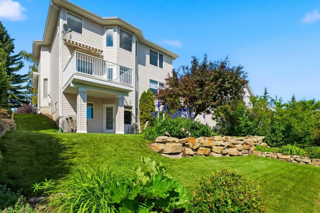 271 Sienna Park View SW Calgary AB T3H 3L2