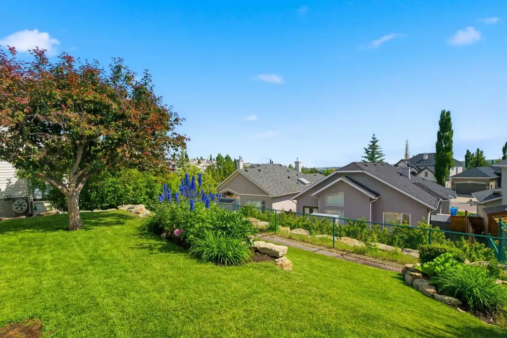271 Sienna Park View SW Calgary AB T3H 3L2