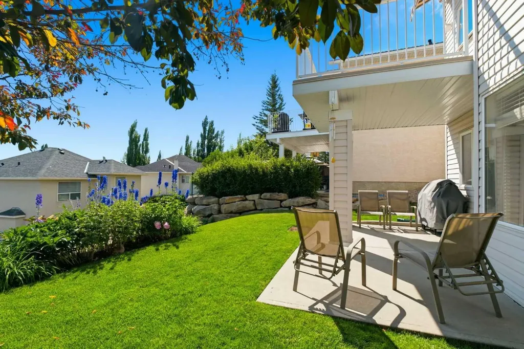 271 Sienna Park View SW Calgary AB T3H 3L2