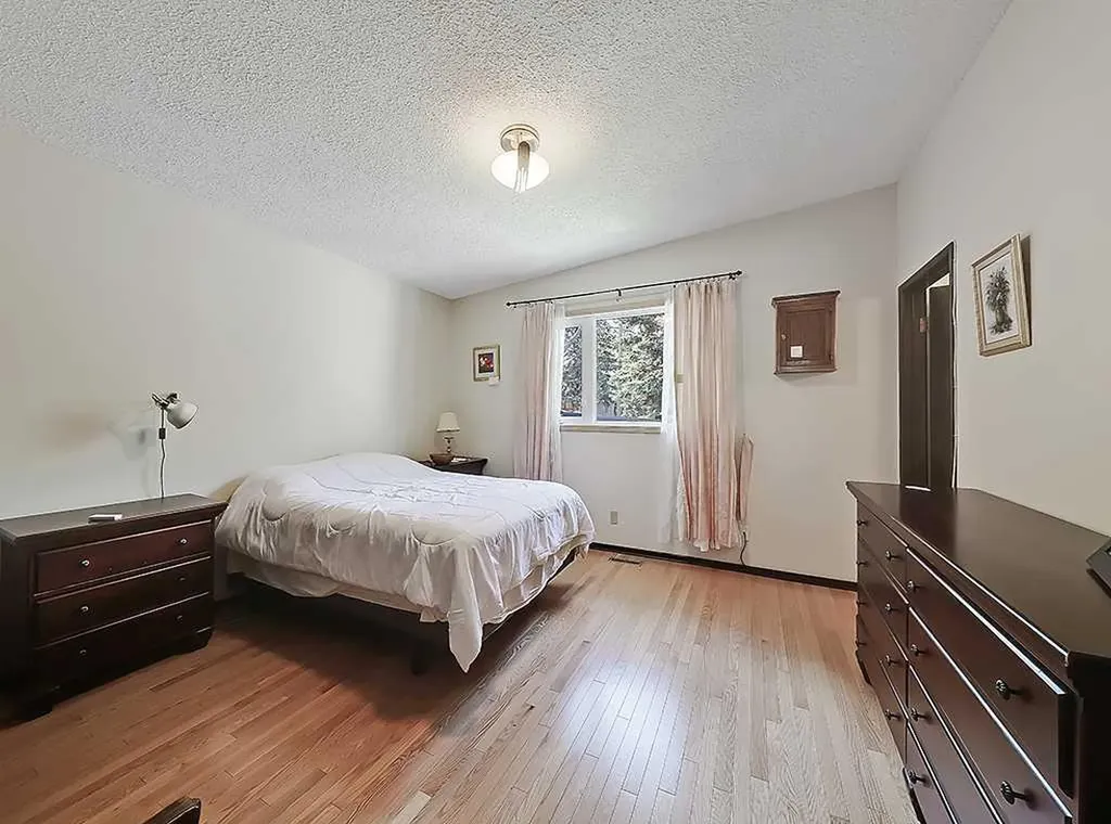 3911 Vincent Drive NW Calgary AB T2N 0K2