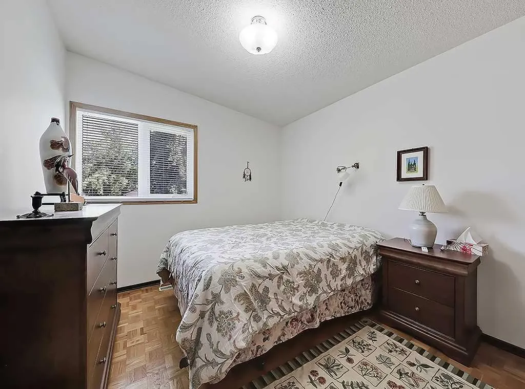 3911 Vincent Drive NW Calgary AB T2N 0K2