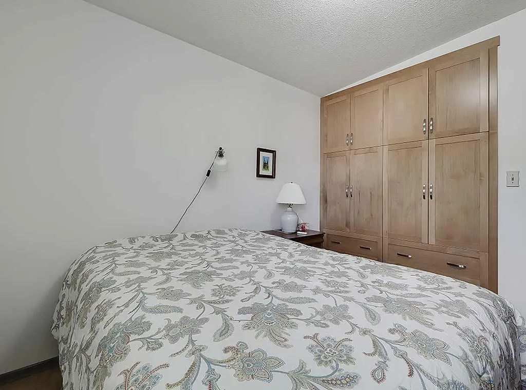 3911 Vincent Drive NW Calgary AB T2N 0K2