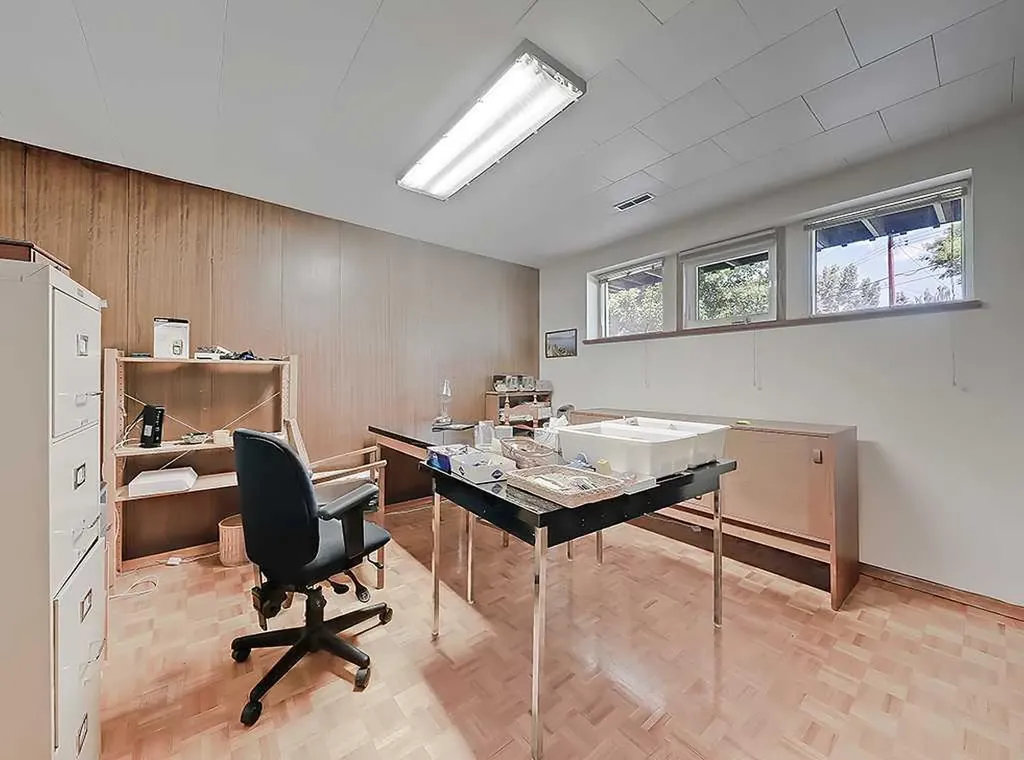 3911 Vincent Drive NW Calgary AB T2N 0K2