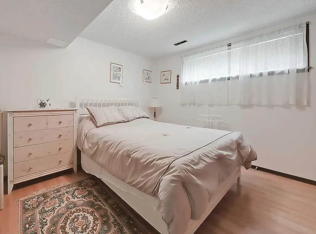 3911 Vincent Drive NW Calgary AB T2N 0K2