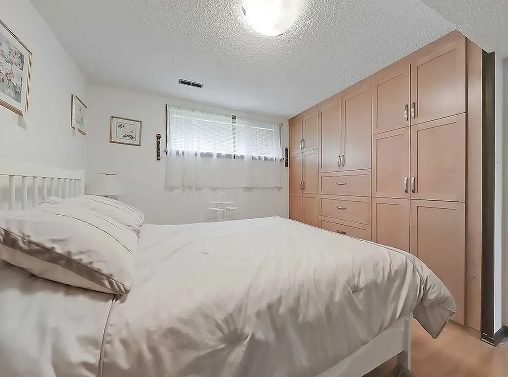 3911 Vincent Drive NW Calgary AB T2N 0K2