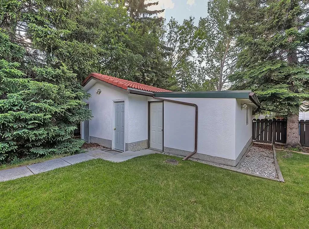 3911 Vincent Drive NW Calgary AB T2N 0K2