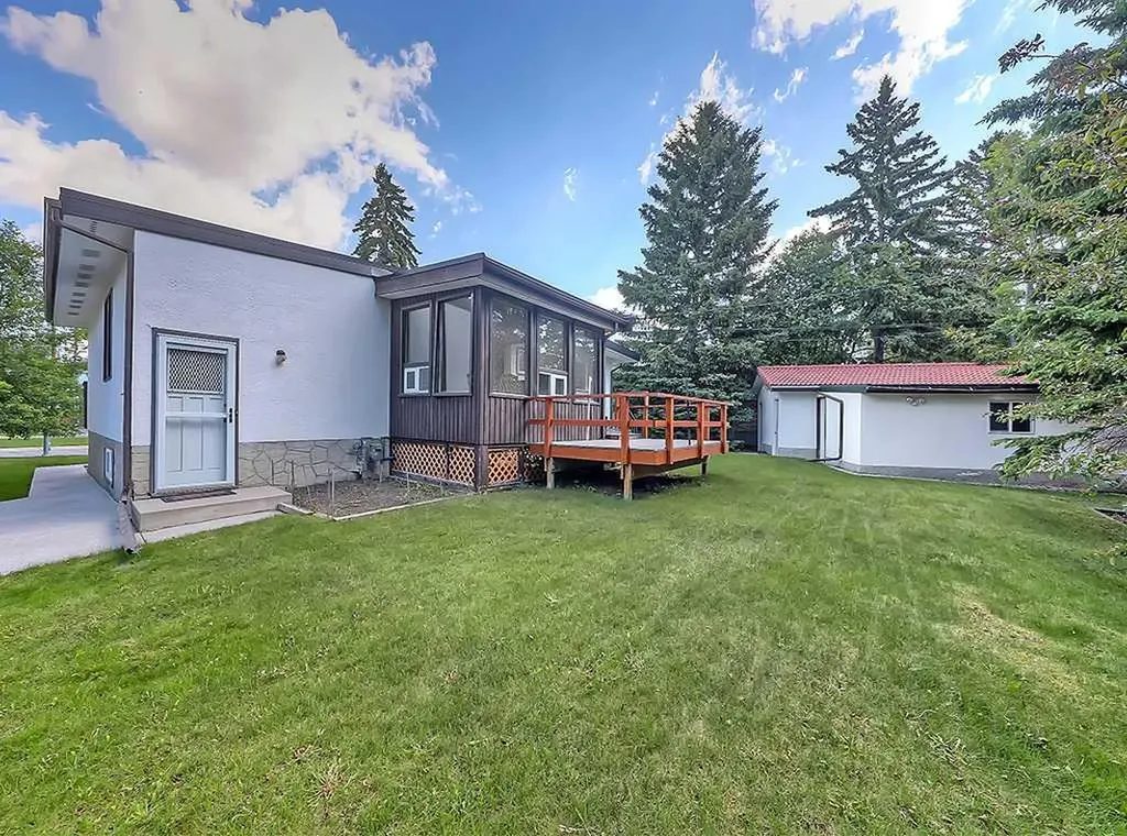 3911 Vincent Drive NW Calgary AB T2N 0K2